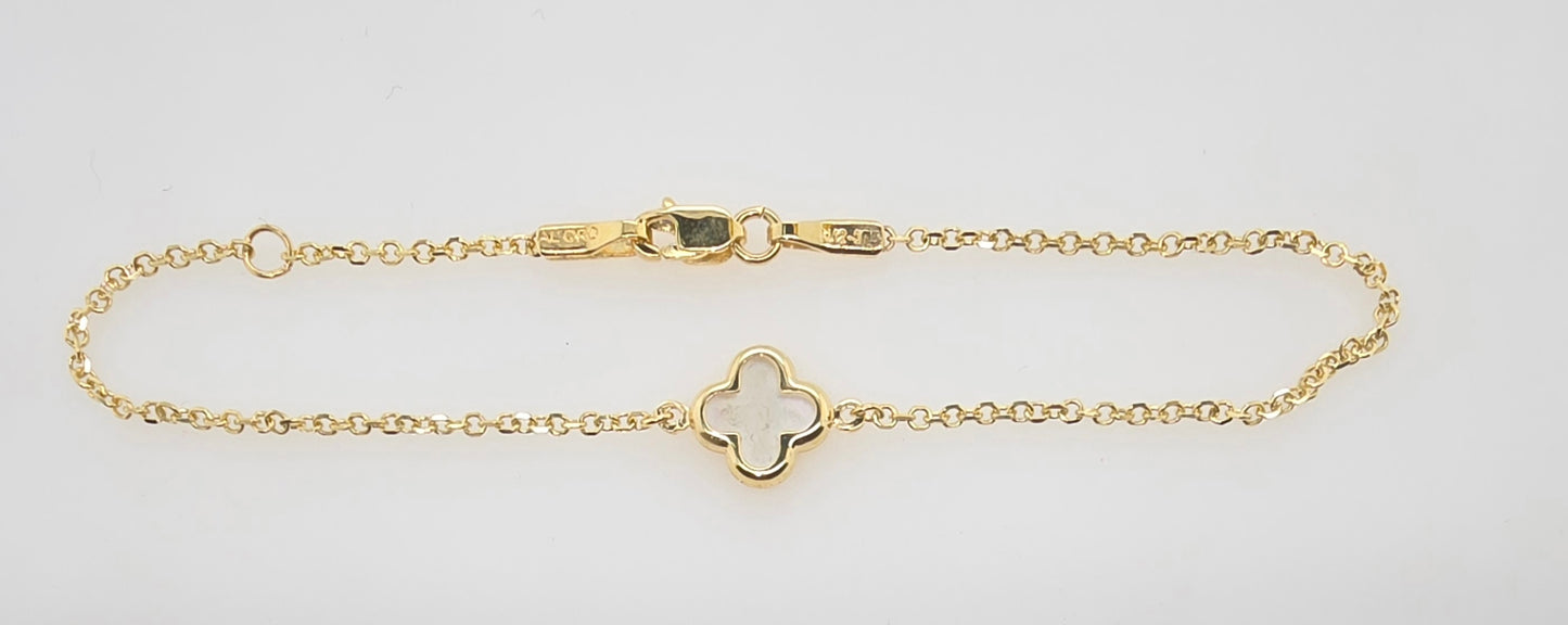 9CT YELLOW GOLD IMPORTED 9MM MOTHER OF PEARL CLOVER 16-18CM BRACELET.