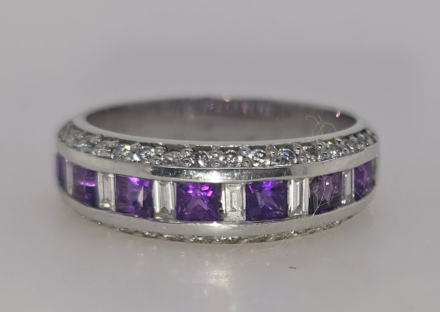 18CT WHITE GOLD DIAMOND & AMETHYST RING
