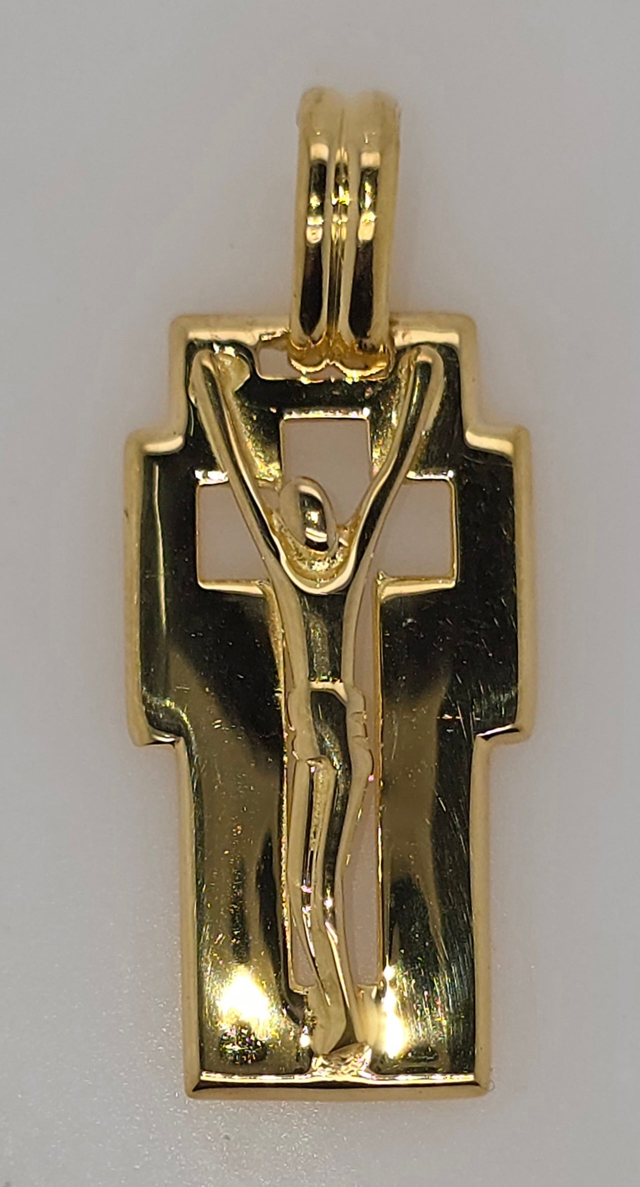 18CT YELLOW GOLD IMPORTED 30MM X 15MM CRUCIFIX PENDANT.