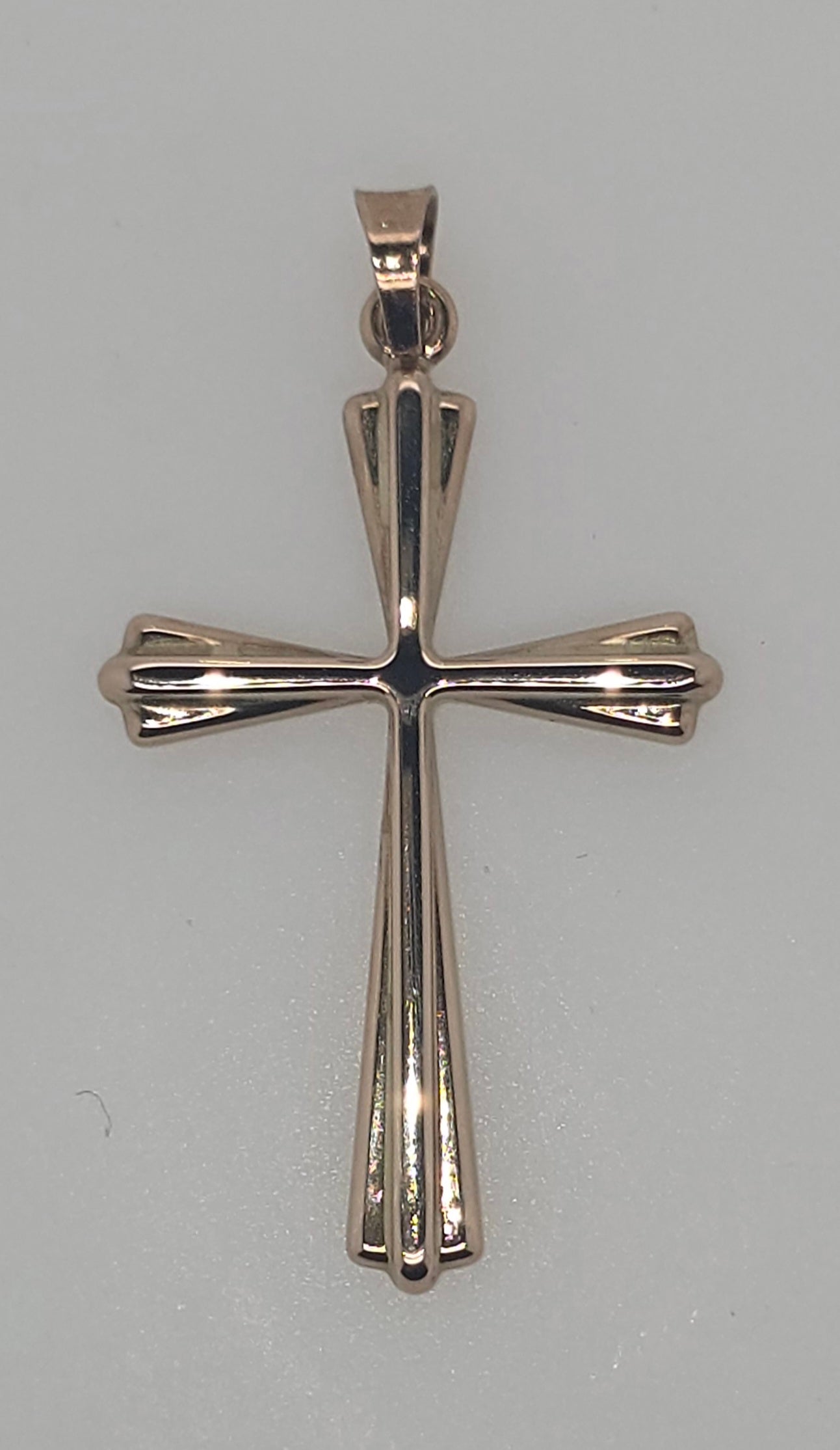 9CT ROSE GOLD 28MM X 19MM FANCY CROSS PENDANT.
