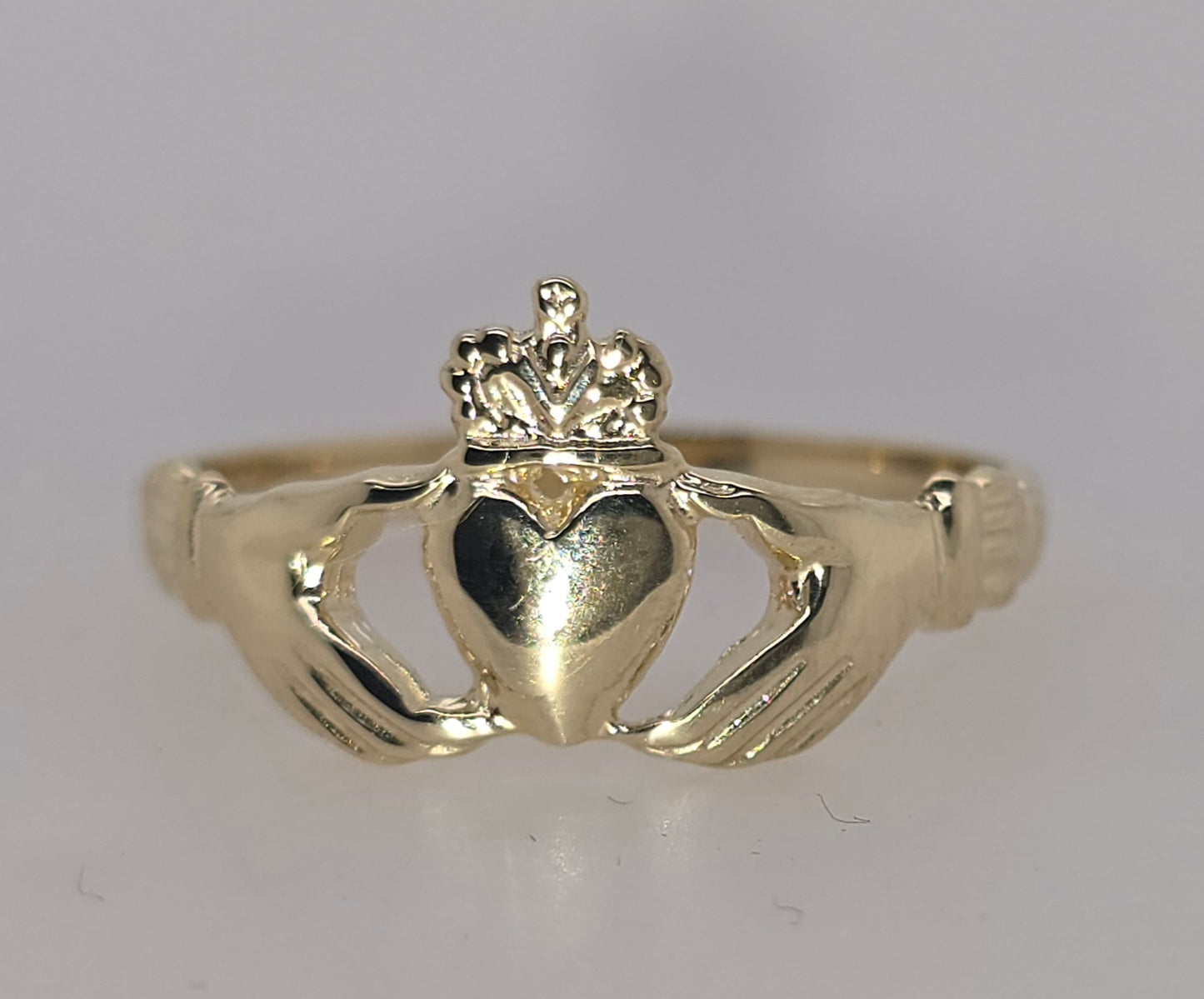 9CT YELLOW GOLD SOLID CLADDAGH RING 1.77GRAMS