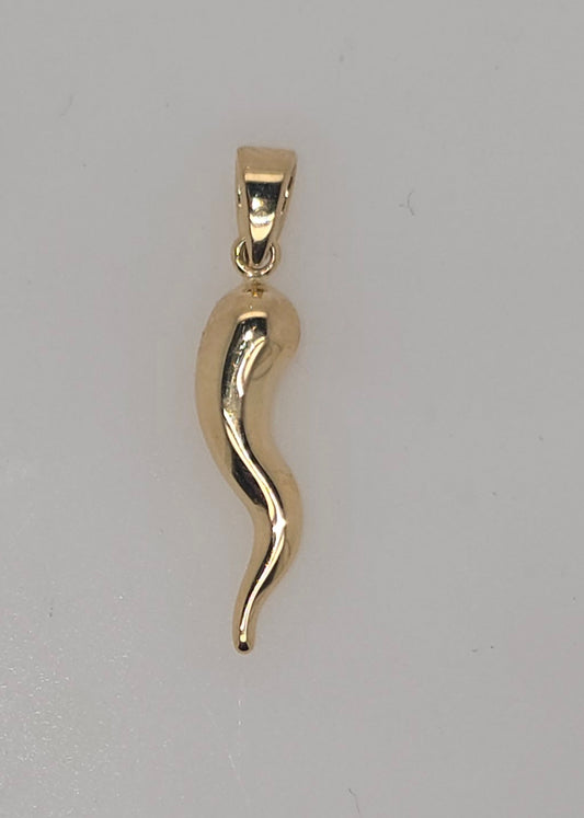 9CT YELLOW GOLD ITALIAN IMPORTED 17MM CHILLI PENDANT.