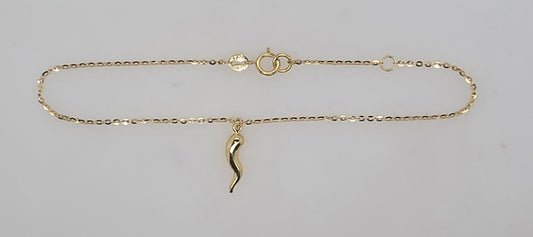 9CT YELLOW GOLD ITALIAN TRACE BRACELET WITH 12MM GOLD CHILLI CHARM.