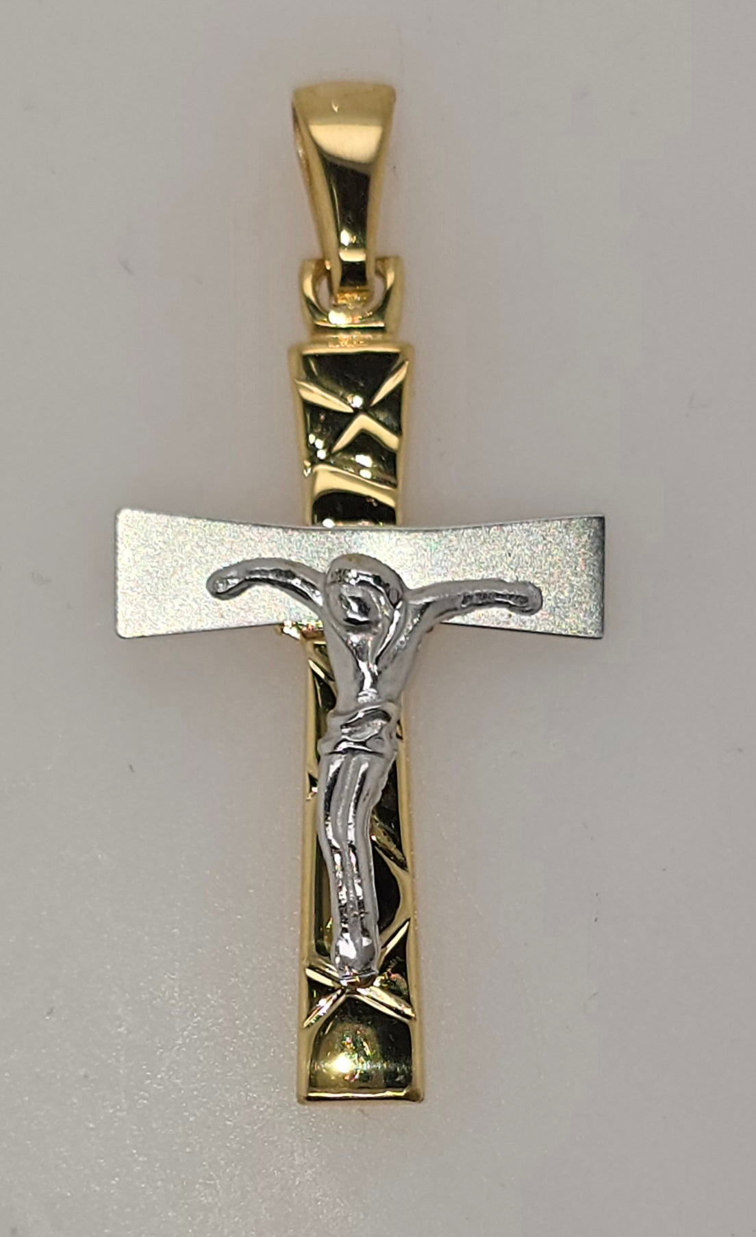 18CT TWO TONE ITALIAN 30MM X 18MM FANCY 3.8GRAM CRUCIFIX