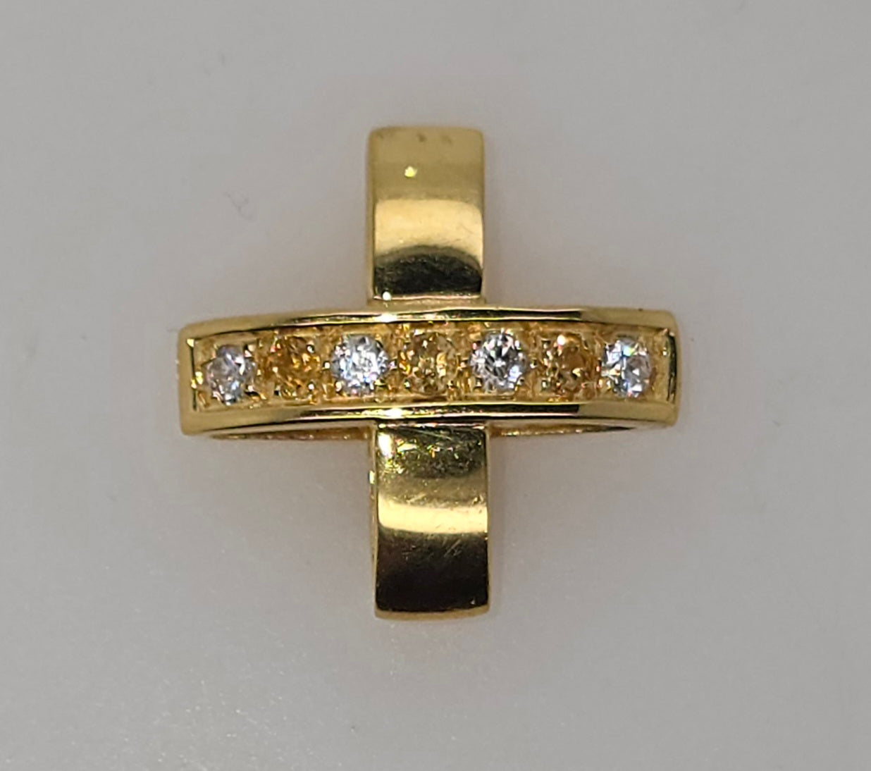 18CT YELLOW GOLD CUBIC ZIRCONIA FANCY CROSS PENDANT.