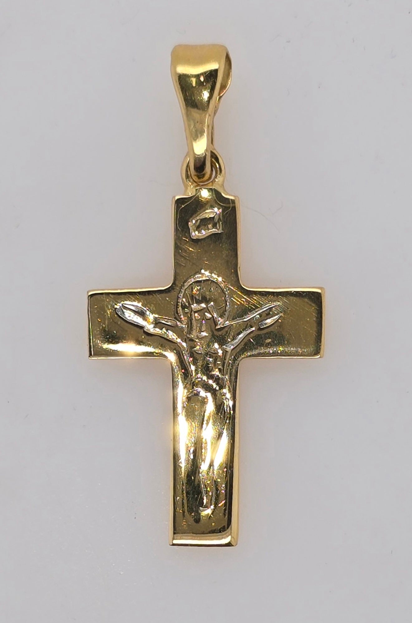 18CT YELLOW GOLD ITALIAN CROSS WITH ENGRAVED CRUCIFIX PENDANT