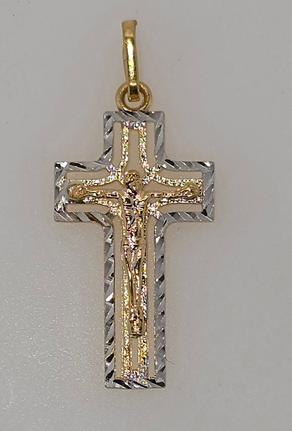 18CT TWO TONE ITALIAN 22MM X 16.8MM CRUCIFIX PENDANT.
