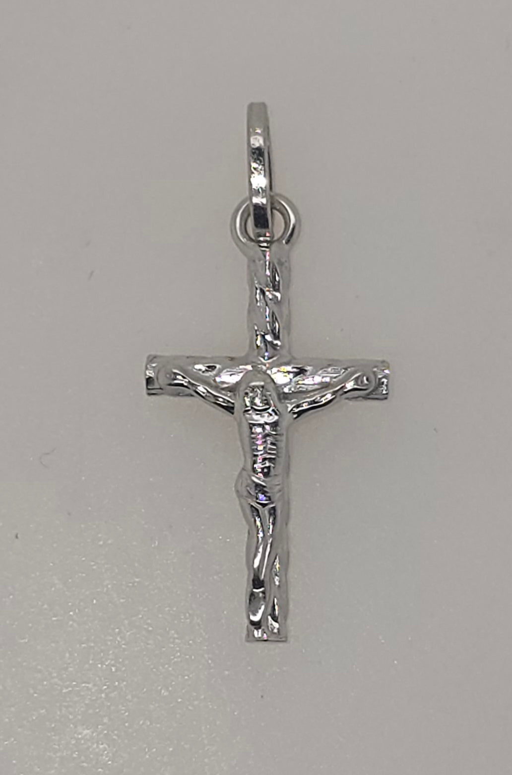 18CT WHITE GOLD IMPORTED 17MM X 10MM CRUCIFIX PENDANT
