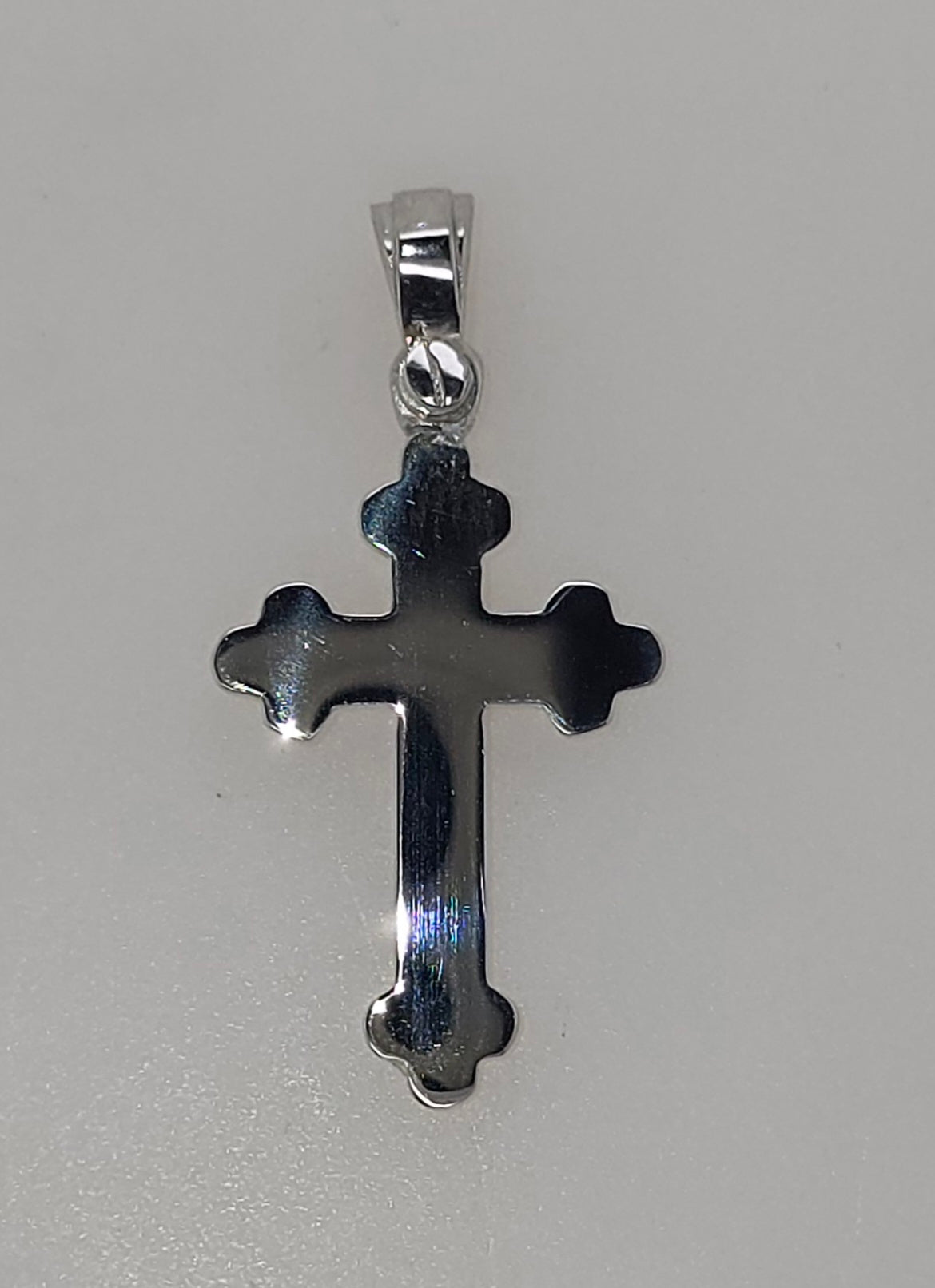 18CT WHITE GOLD IMPORTED 20MM X 12.8MM 2.1GRAM CROSS PENDANT.