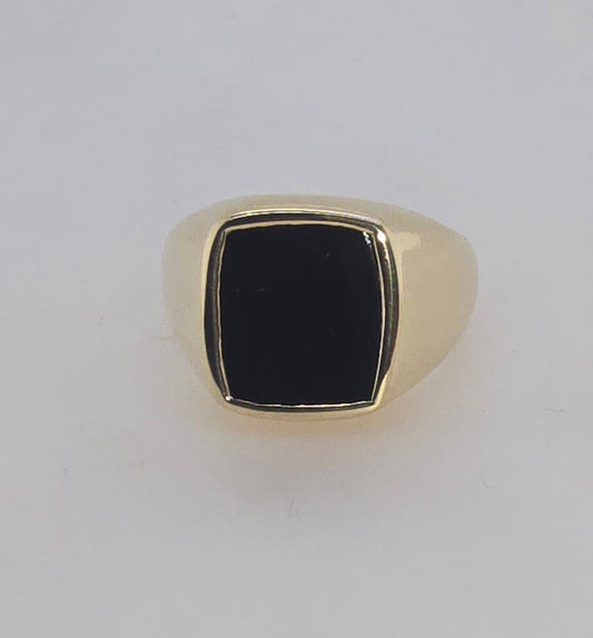 9CT YELLOW GOLD 12MM X10MM CUSHION CUT BLACK ONYX RING.