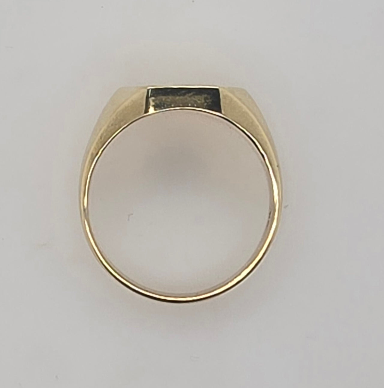 9CT YELLOW GOLD SOLID SIGNET 15MM X 12MM RING.