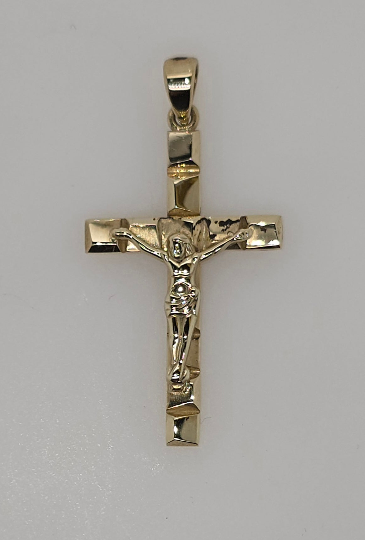 9CT YELLOW GOLD IMPORTED 27 X 17MM FANCY CRUCIFIX PENDANT.