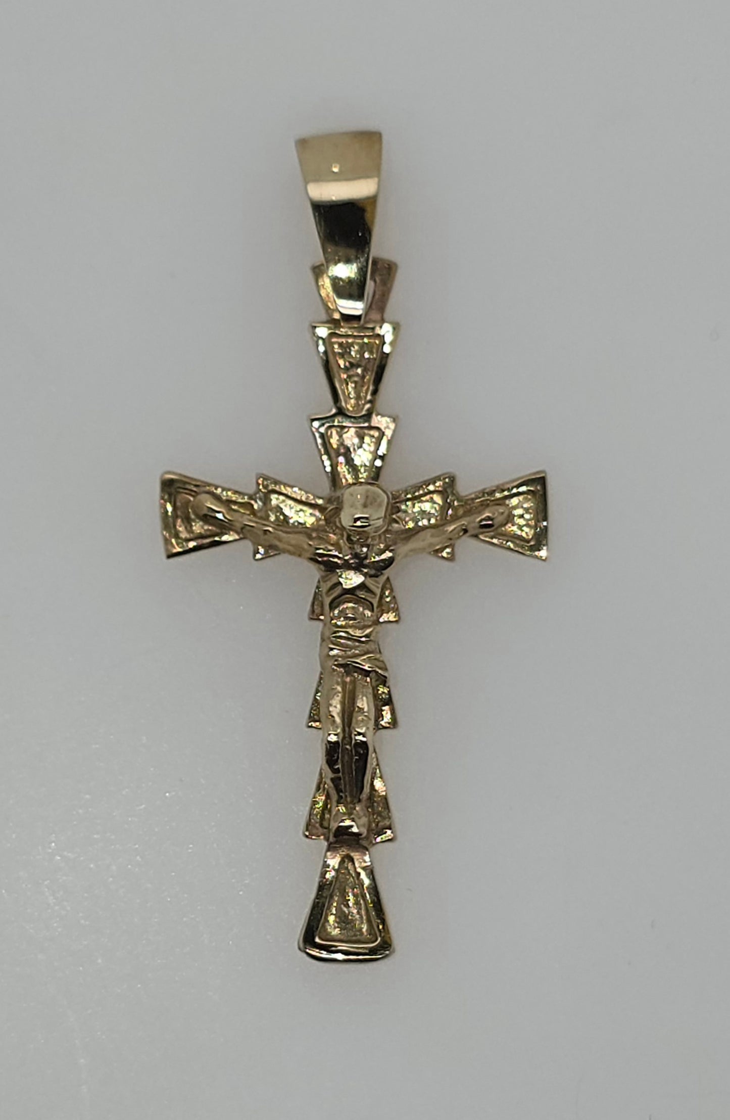 9CT YELLOW GOLD SOLID 30MM X 17MM FANCY CRUCIFIX PENDANT.