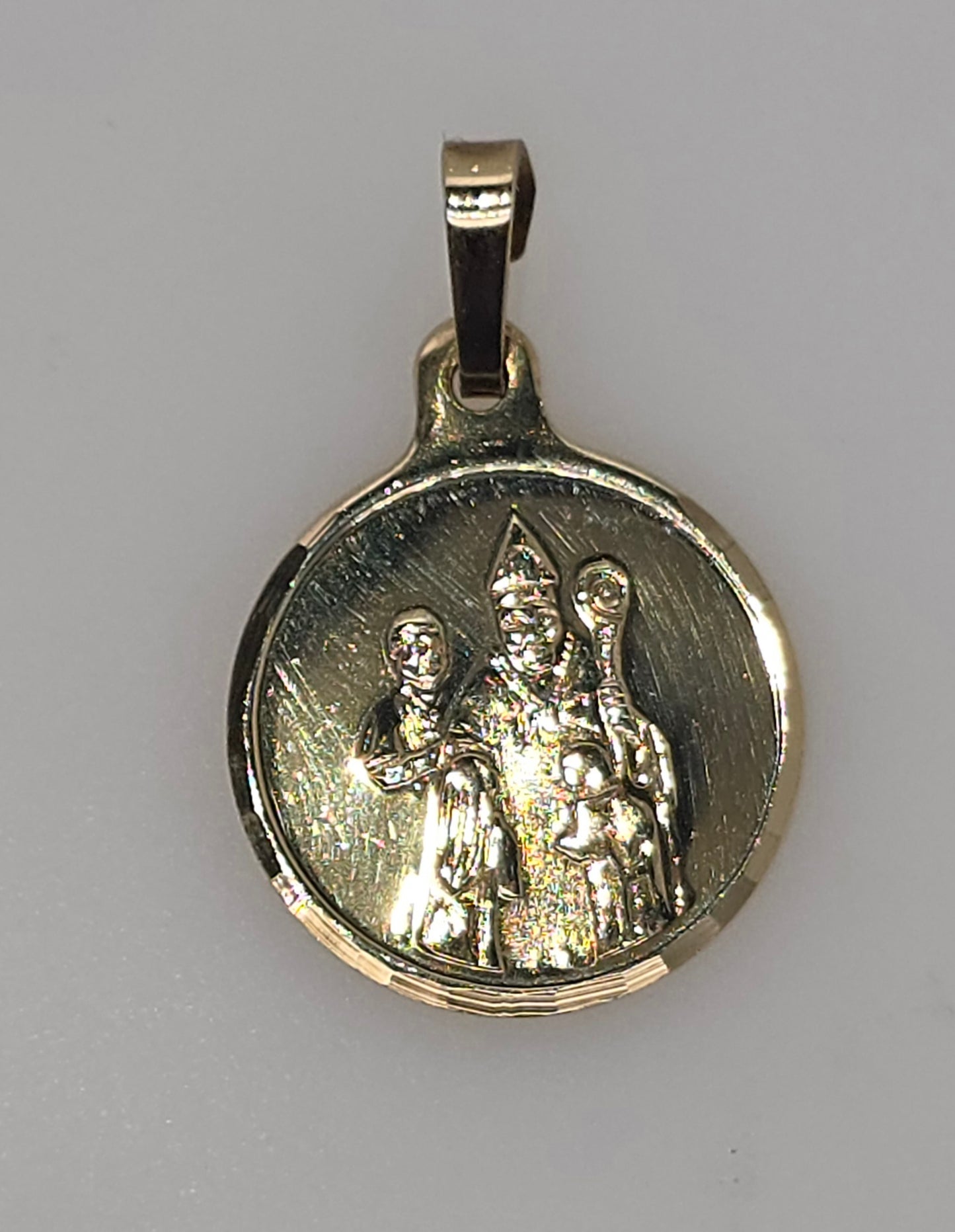 9CT YELLOW GOLD SOLID 16MM CONFIRMATION PENDANT.