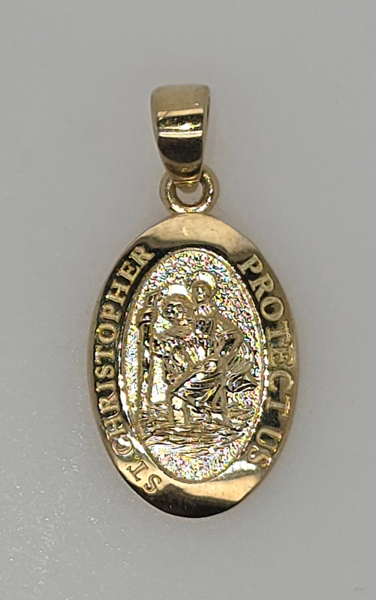 9CT YELLOW GOLD IMPORTED 15.5MM X 10.5MM OVAL ST CHRISTOPHER PENDANT.