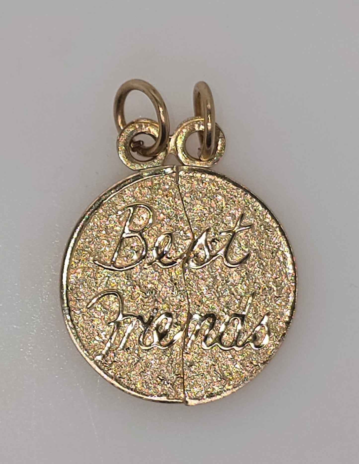 9CT YELLOW GOLD SOLID BREAK 18MM DISC BEST FRIENDS PENDANT.