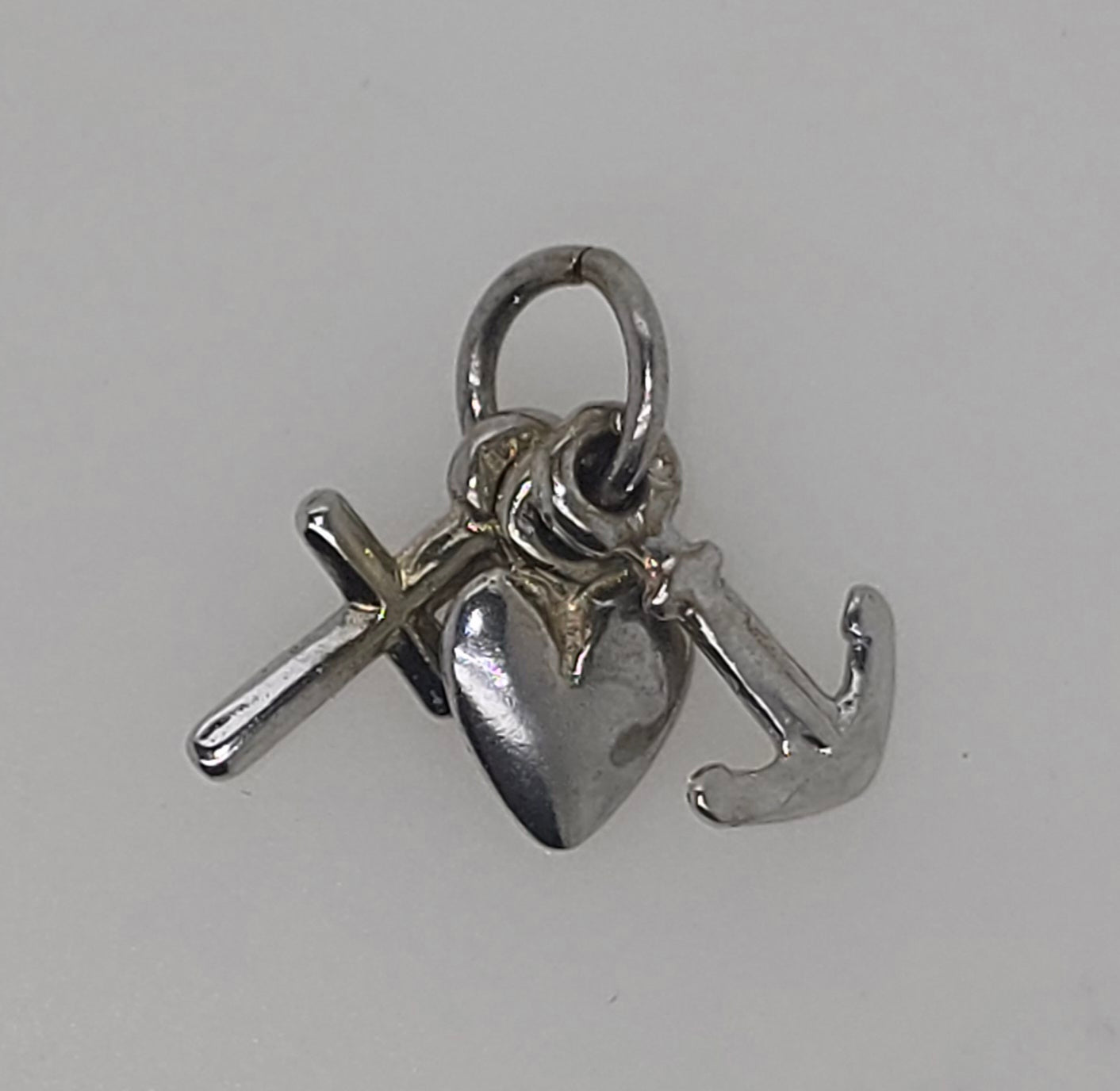 9CT WHITE GOLD FAITH,HOPE & CHARITY 8MM CHARM.