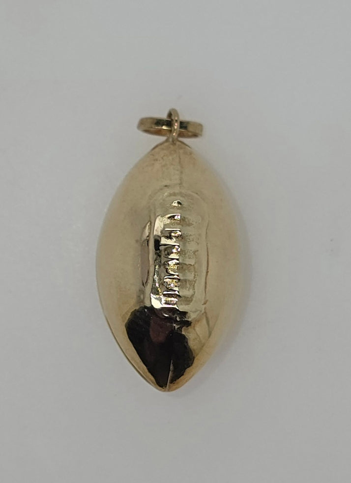 9CT YELLOW GOLD 20MM FOOTBALL PENDANT.