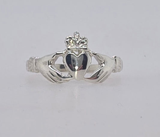 STERLING SILVER SOLID CLADDAGH RING FINGER SIZE P.