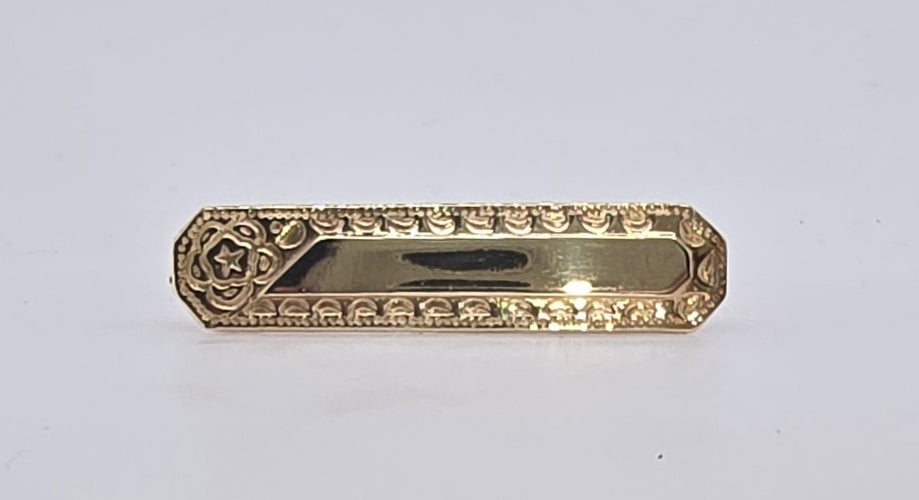 9CT YELLOW GOLD SOLID 32.6MM X 7.6MM FANCY EDGE BROOCH.
