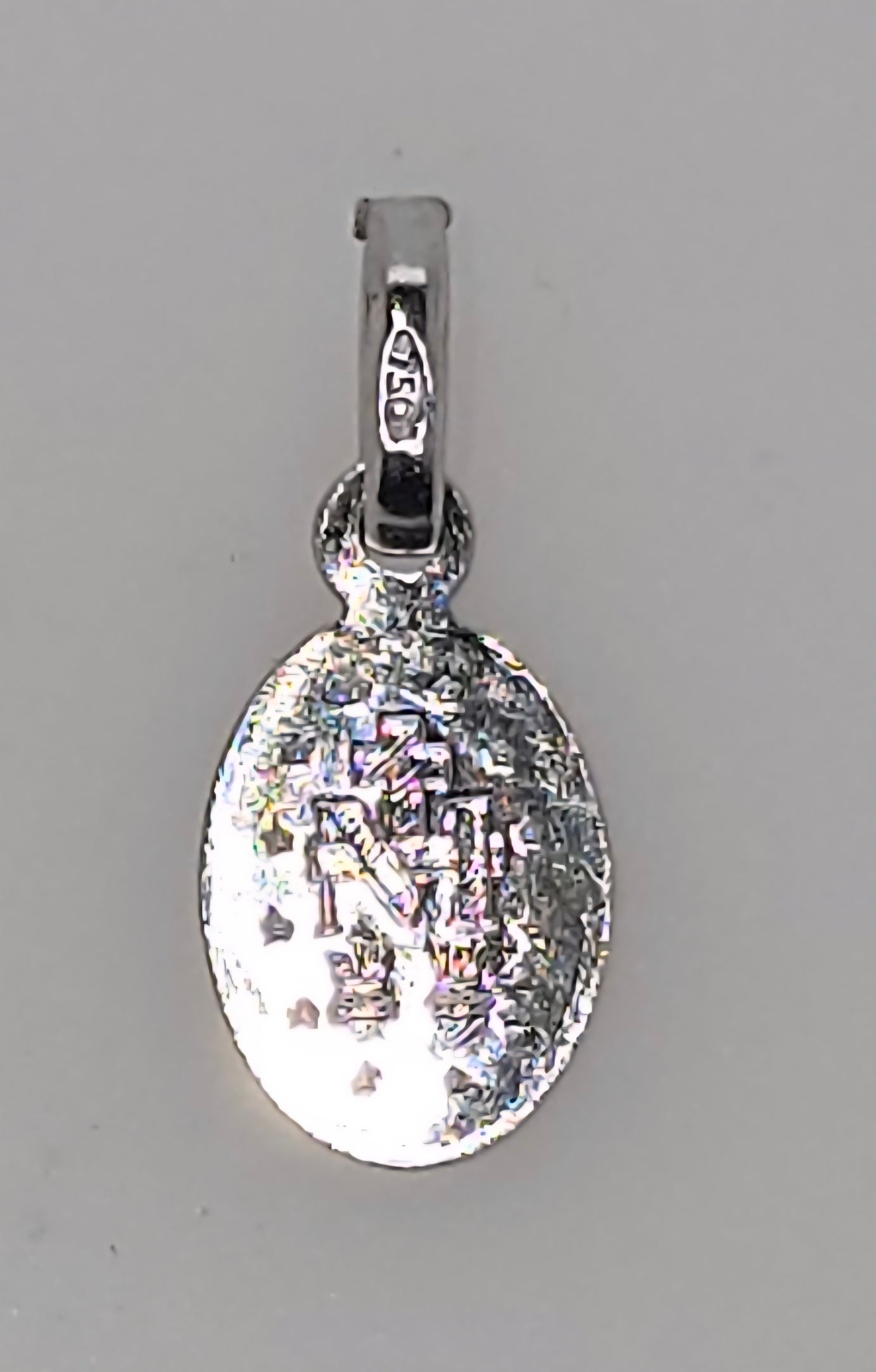 18CT WHITE GOLD ITALIAN SMALL 8MM X 6MM OVAL MADONNA CHARM.