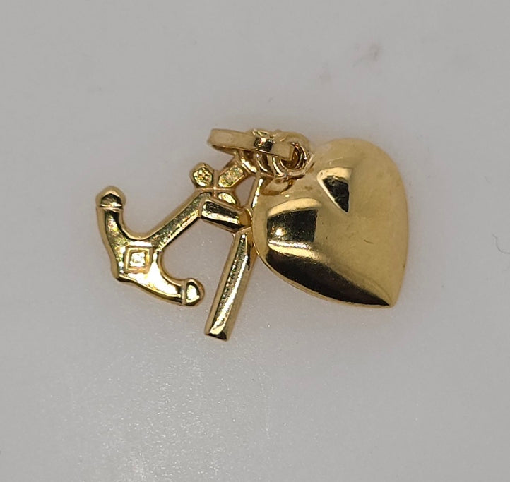 18CT YELLOW GOLD IMPORTED 12.5MM FAITH HOPE AND CHARITY PENDANT.