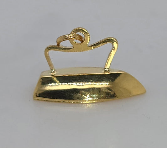 18CT YELLOW GOLD IMPORTED 9MM X 18.6MM IRON CHARM.