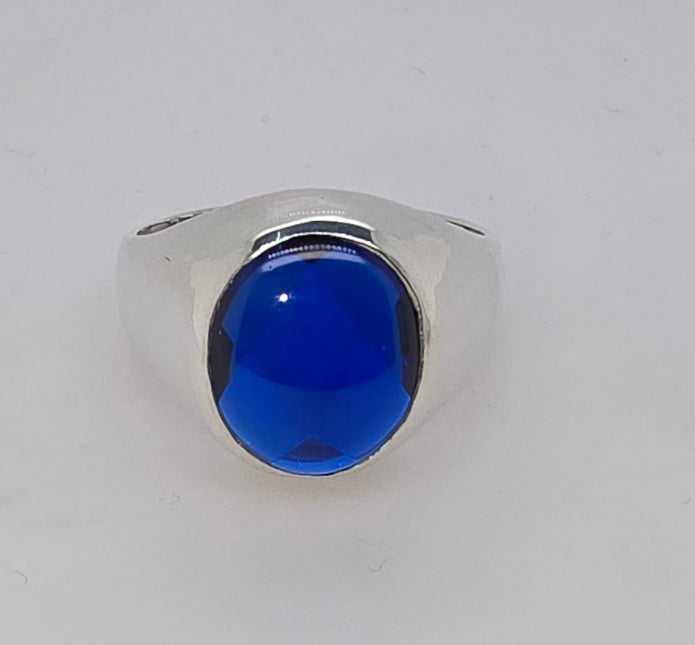 STERLING SILVER OVAL CREATED BLUE SPINEL RING.