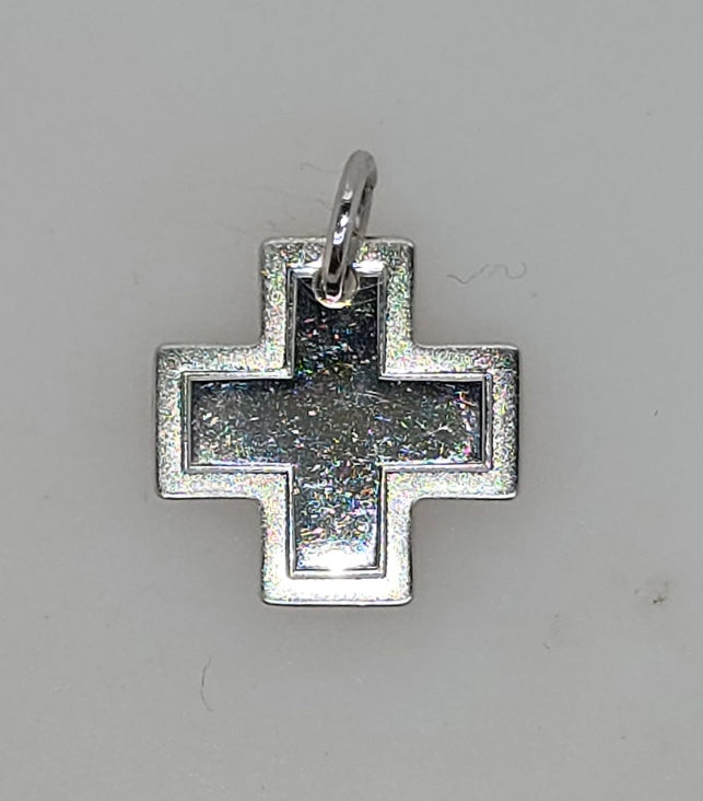 18CT WHITE GOLD IMPORTED SOLID 12.2MM X 12.2MM PATTERN CROSS.