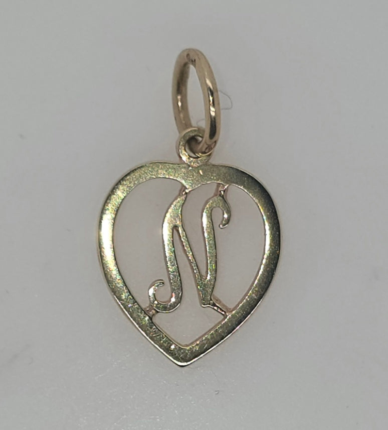 9CT YELLOW GOLD 15MM HEART WITH INITIAL N PENDANT.