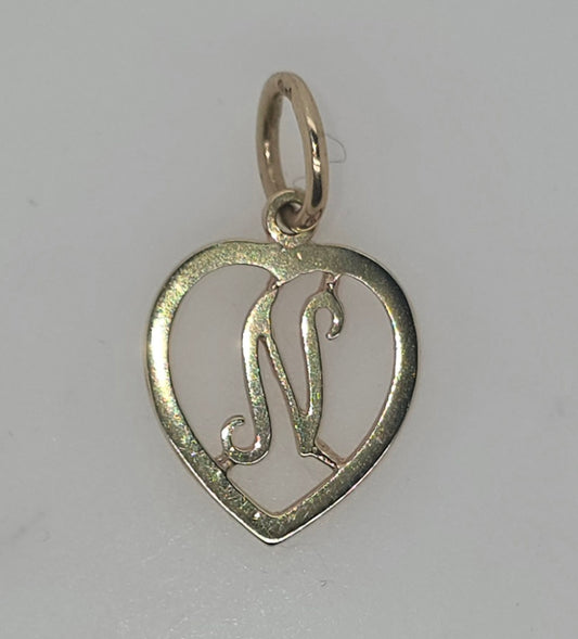 9CT YELLOW GOLD 15MM HEART WITH INITIAL N PENDANT.