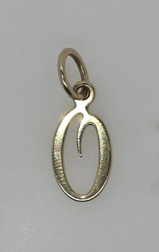 9CT YELLOW GOLD SOLID 16MM INITIAL O PENDANT.