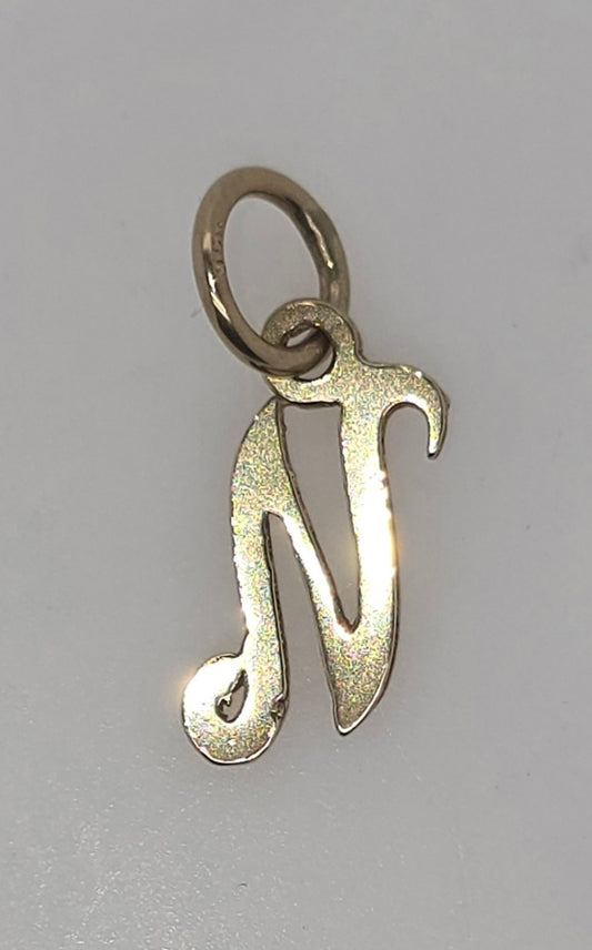 9CT YELLOW GOLD SOLID 16MM INITIAL N PENDANT.