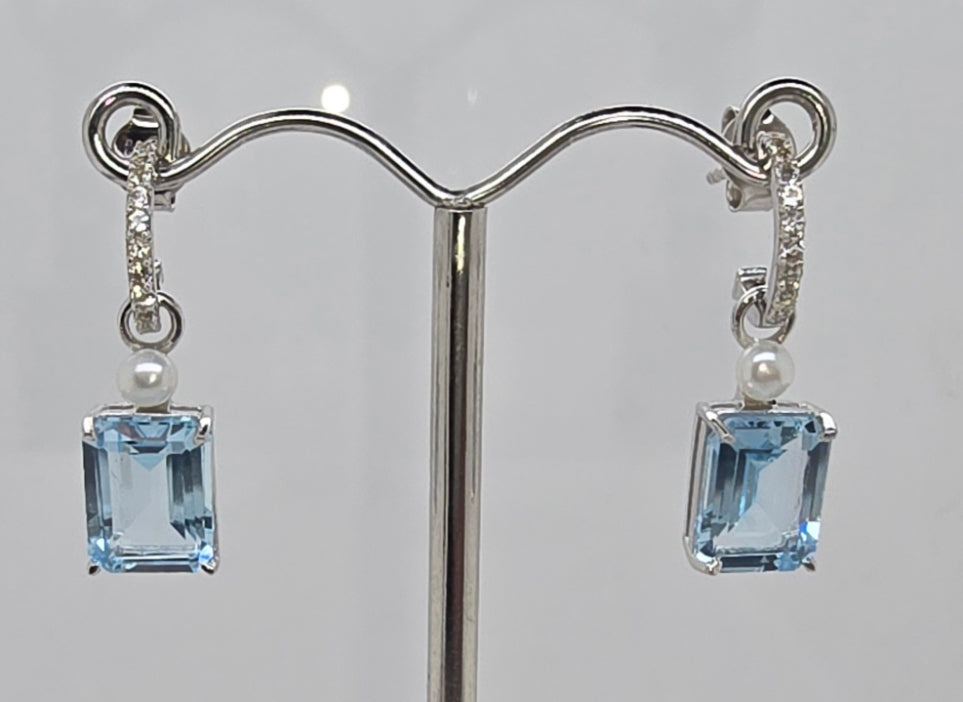 9CT WHITE GOLD FRESHWATER PEARL BLUE & WHITE TOPAZ DROP STUD EARRINGS.