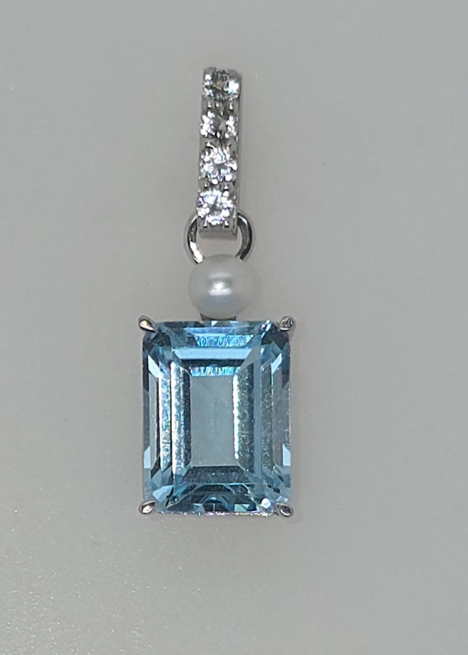 9CT WHITE GOLD FRESHWATER PEARLWITH BLUE & WHITE TOPAZ PENDANT.