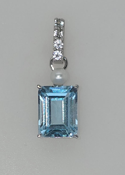 9CT WHITE GOLD FRESHWATER PEARLWITH BLUE & WHITE TOPAZ PENDANT.