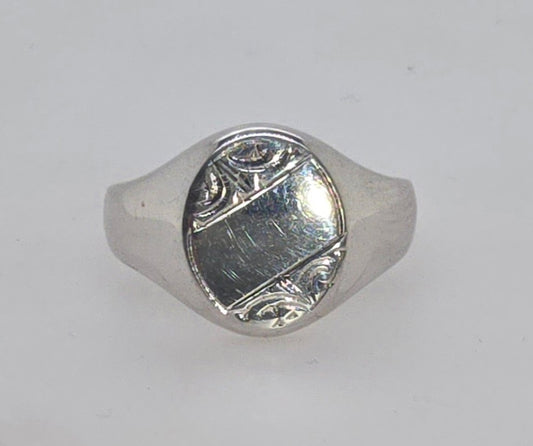 STERLING SILVER 14MM X 11MM OVAL ENGRAVED SIGNET RING.