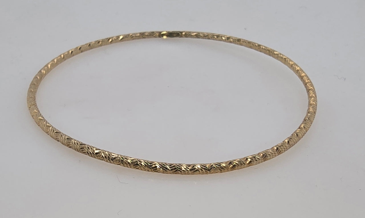 STERLING SILVER GOLD PLATED ITALIAN PATTERN 2MM X 64MM BANGLE.