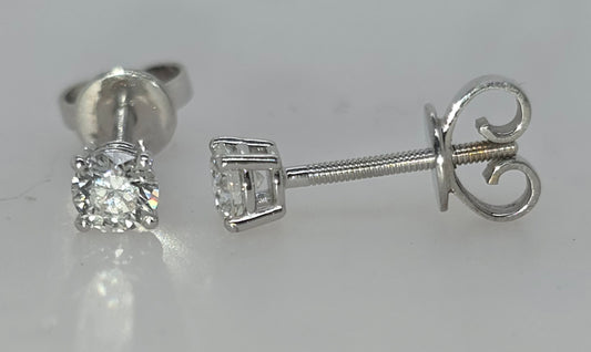 18CT WHITE GOLD FOUR CLAW DIAMOND STUD EARRINGS 2 ROUND BRILLIANT CUT DIAMONDS = 0.40CT F SI WITH SCREWBACK FITTINGS.