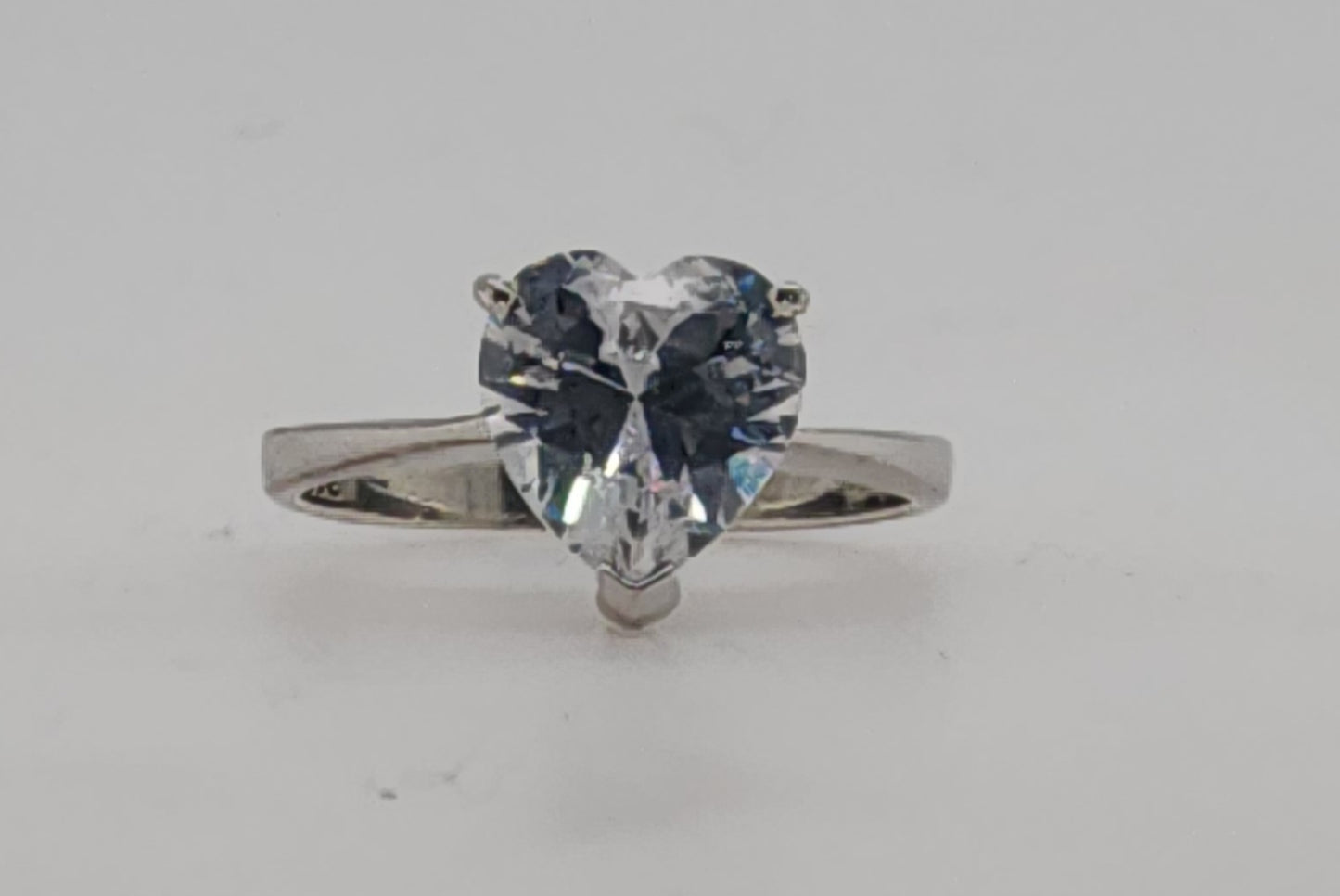STERLING SILVER CLAW SET 9MM HEART CUBIC ZIRCONIA RING.