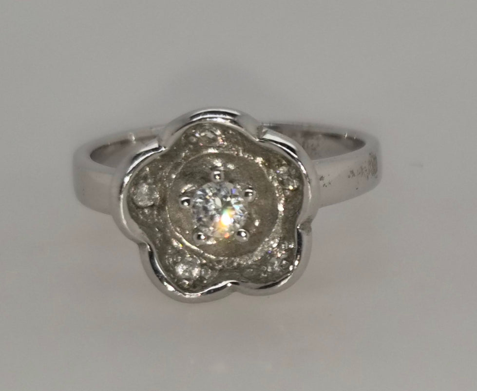 STERLING SILVER 12MM FLOWER DESIGN CUBIC ZIRCONIA CENTER RING.