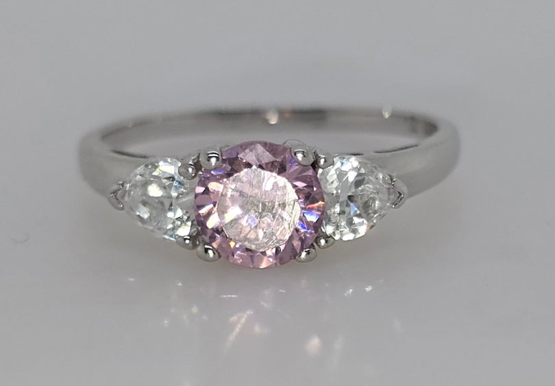 STERLING SILVER CUBIC ZIRCONIA 3 STONE RING.