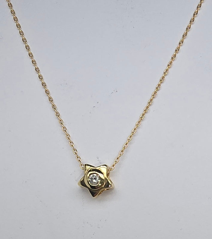 9CT YELLOW GOLD 7.5MM STAR PENDANT WITH 0.05CT ROUND DIAMOND.