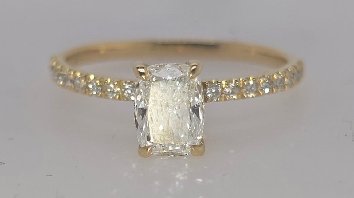18CT YELLOW GOLD LAB DIAMOND RING.