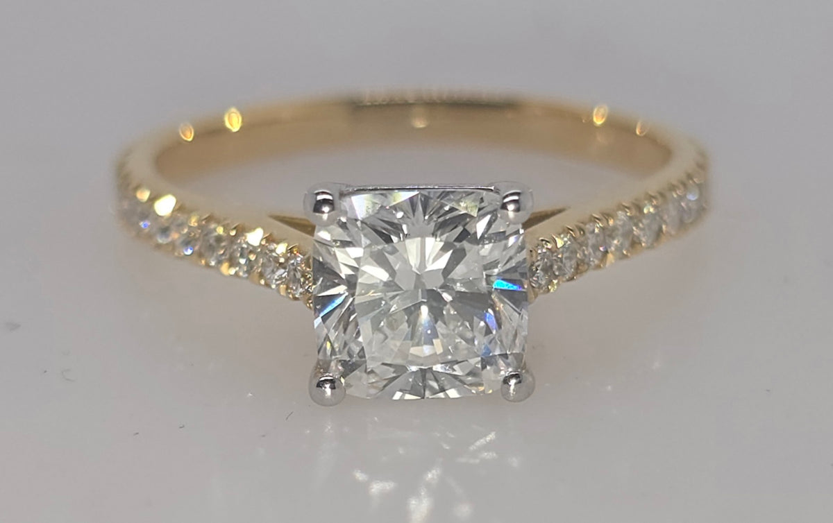 18CT TWO TONE CUSHION CUT FOUR CLAW LAB GROWN DIAMOND RING.