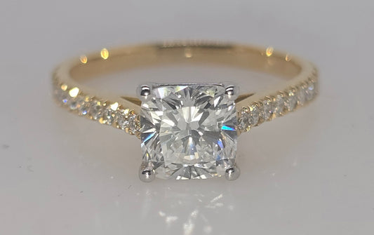 18CT TWO TONE CUSHION CUT FOUR CLAW LAB GROWN DIAMOND RING.