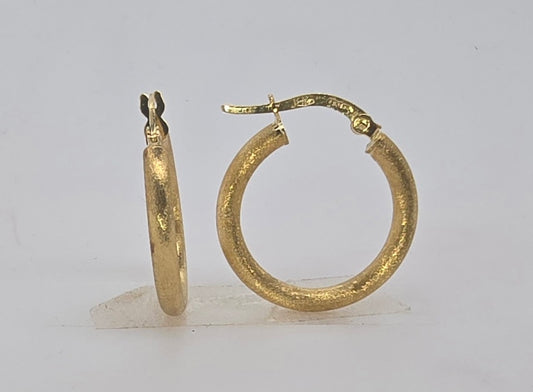 18CT YELLOW GOLD BRUSH HOOP EARRINGS