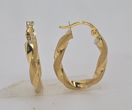 18CT YELLOW GOLD IMPORTED POLISHED AND MAT OVAL HOOP EARRINGS