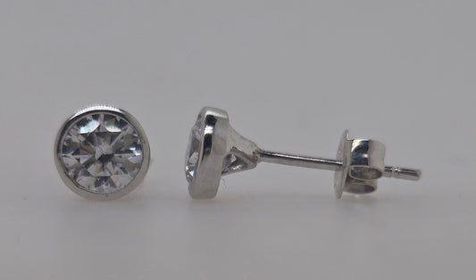 9CT WHITE GOLD BEZEL SET 5MM ROUND CUBIC ZIRCONIA STUD EARRINGS.