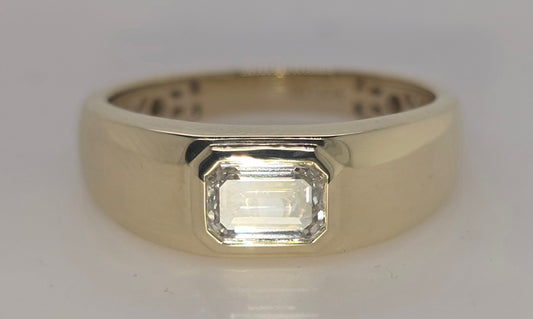 9CT YELLOW GOLD 1.01CT D VS1 EMERALD CUT LAB GROWN DIAMOND.